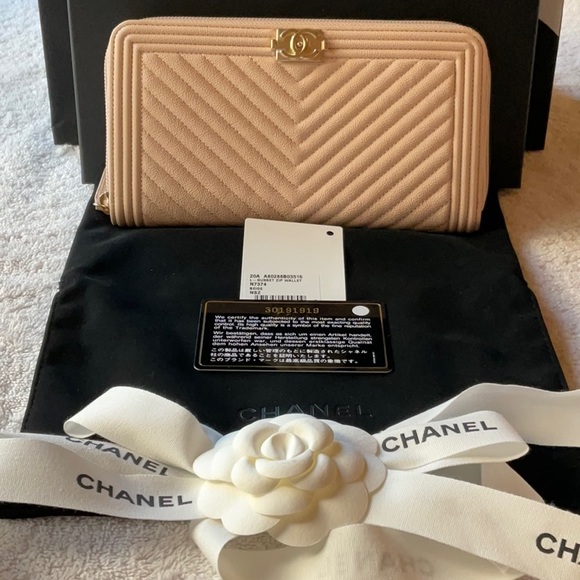 🌹CHANEL ZIP AROUND WALLET 🌹 - Picture 9 of 16